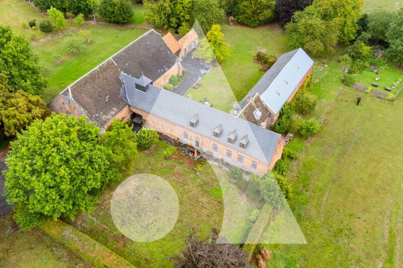 Maison - 581 m² - 21 pièces