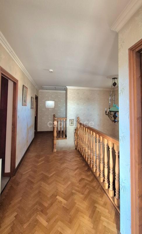 Maison - 200 m² - 6 pièces