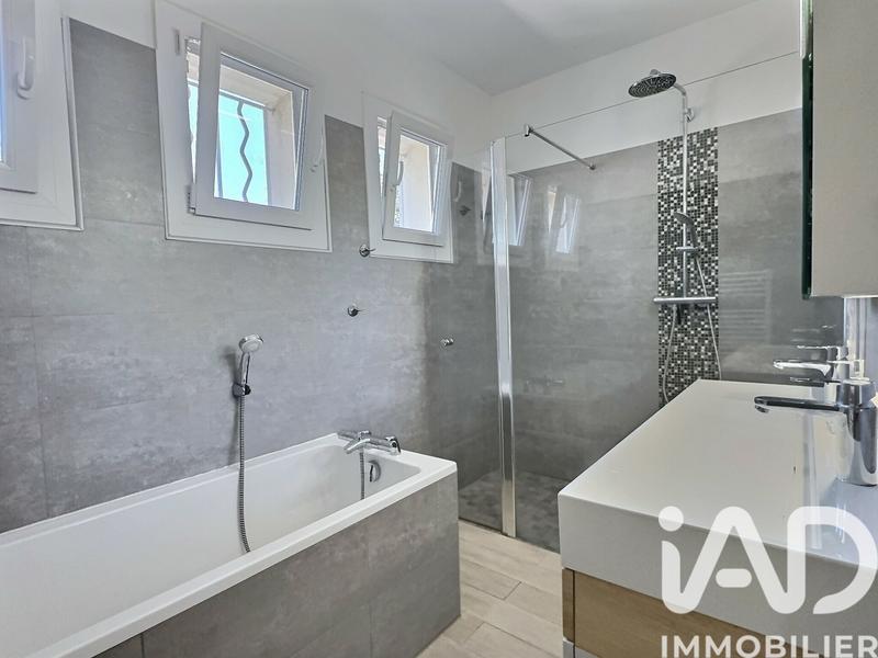 Maison - 250 m² - 10 pièces