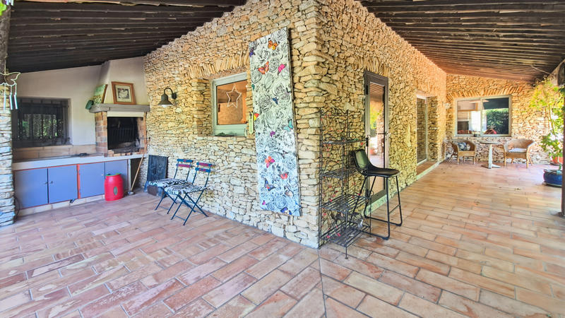 Maison - 270 m² - 9 pièces