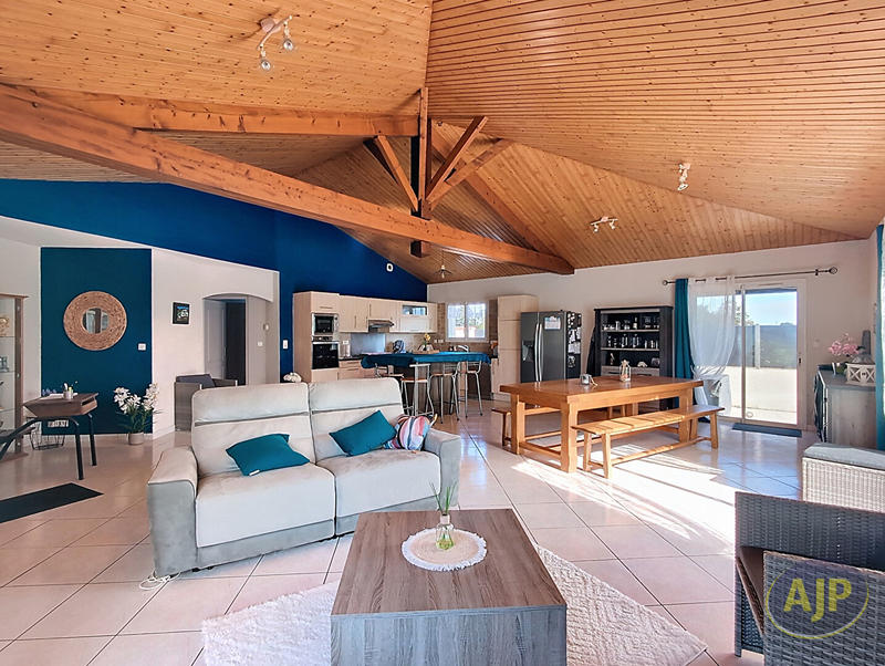 Maison - 148 m² - 6 pièces