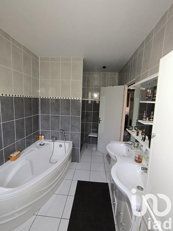 Maison - 230 m² - 9 pièces