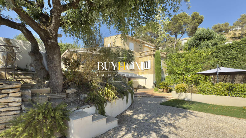 Maison - 190 m² - 5 pièces