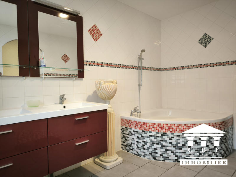 Villa - 225 m² - 8 pièces