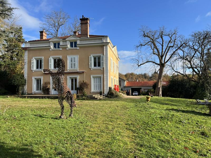 Maison - 445 m² - 10 pièces