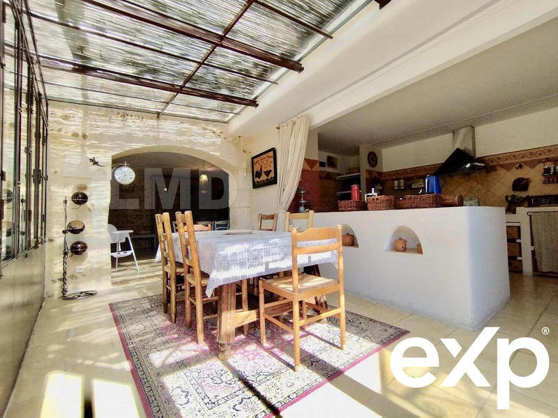 Maison - 300 m² - 7 pièces