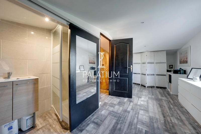 Maison - 221 m² - 5 pièces