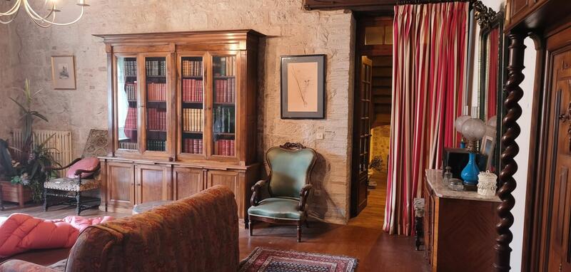 Demeure - 398 m² - 14 pièces