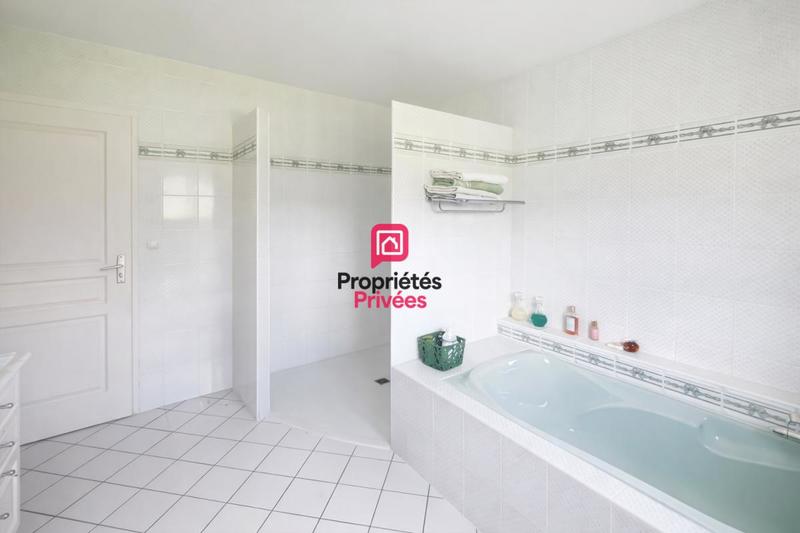 Maison - 221 m² - 8 pièces