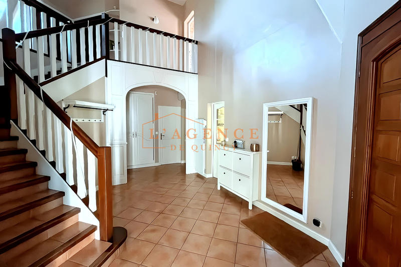 Maison - 210 m² - 7 pièces