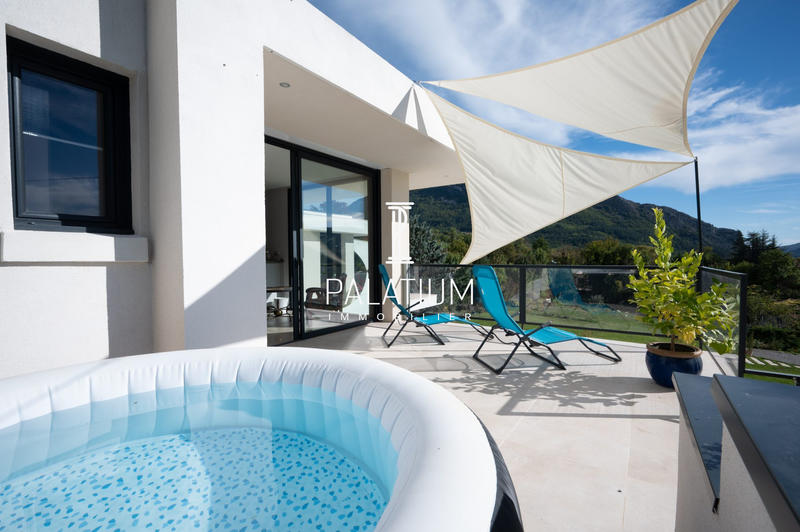 Maison contemporaine - 230 m² - 5 pièces