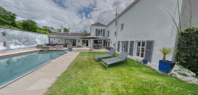 Maison - 250 m² - 7 pièces