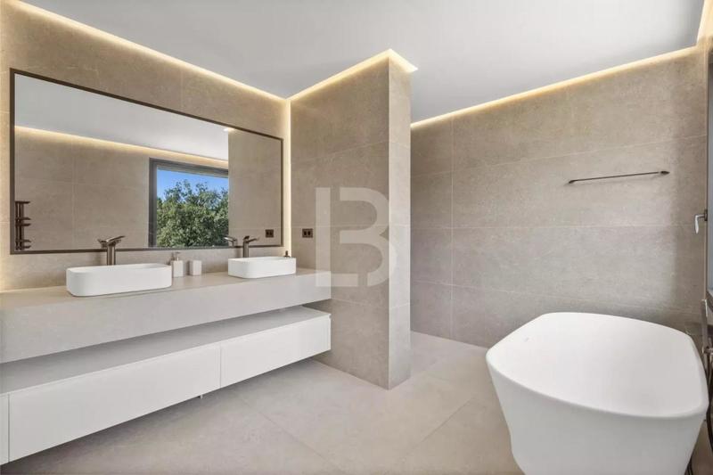 Villa - 326 m² - 9 pièces