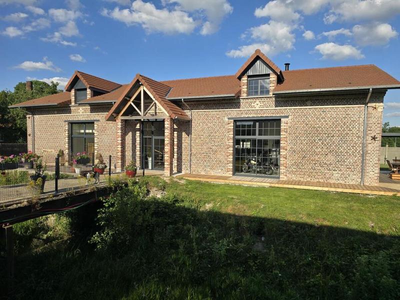 Maison - 295 m² - 9 pièces