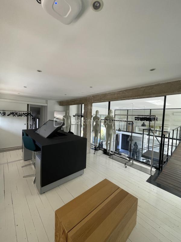 Local commercial - 250 m² - 8 pièces