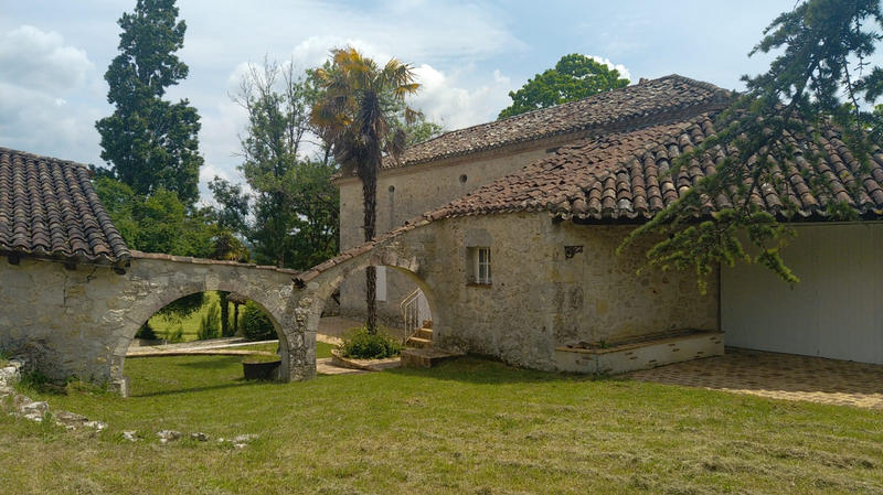 Maison - 362 m² - 9 pièces