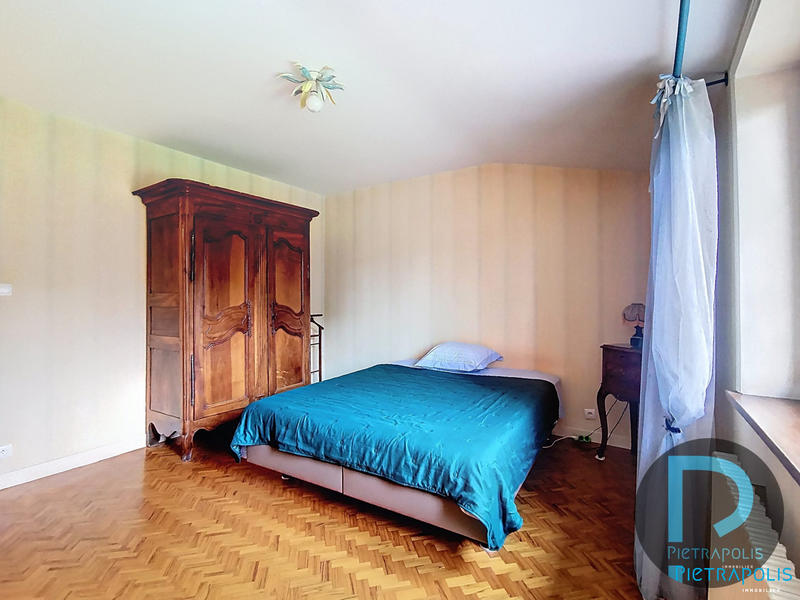 Maison - 280 m² - 9 pièces