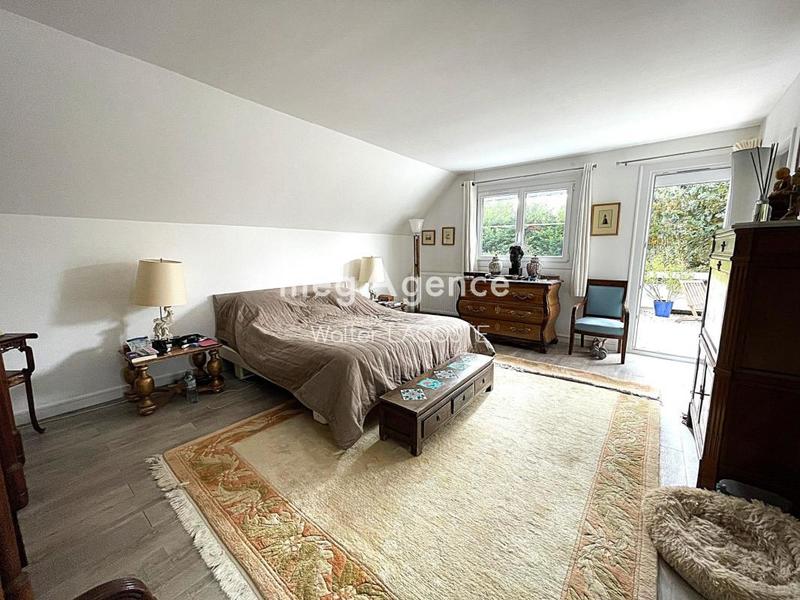 Maison traditionnelle - 260 m² - 10 pièces