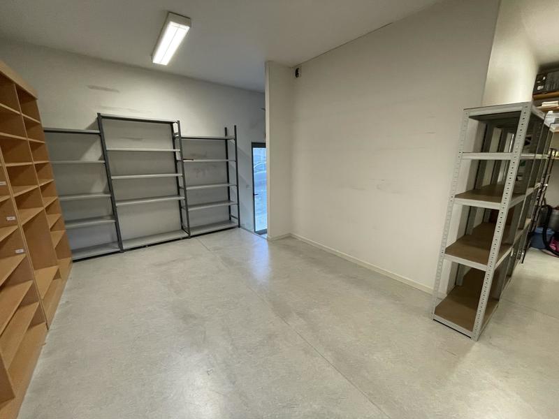 Local commercial - 240 m² - 6 pièces