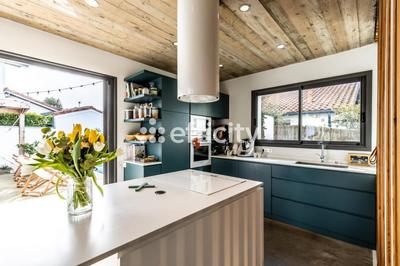 Maison - 180 m² - 8 pièces