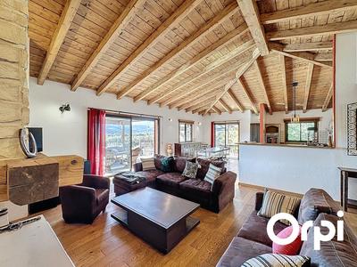 Maison - 239 m² - 8 pièces