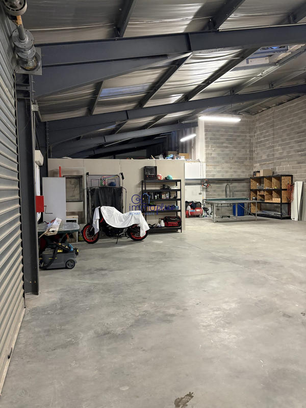Entrepôt - 242 m²