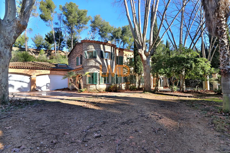 Local commercial - 814 m² - 20 pièces