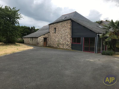 Maison - 280 m² - 9 pièces