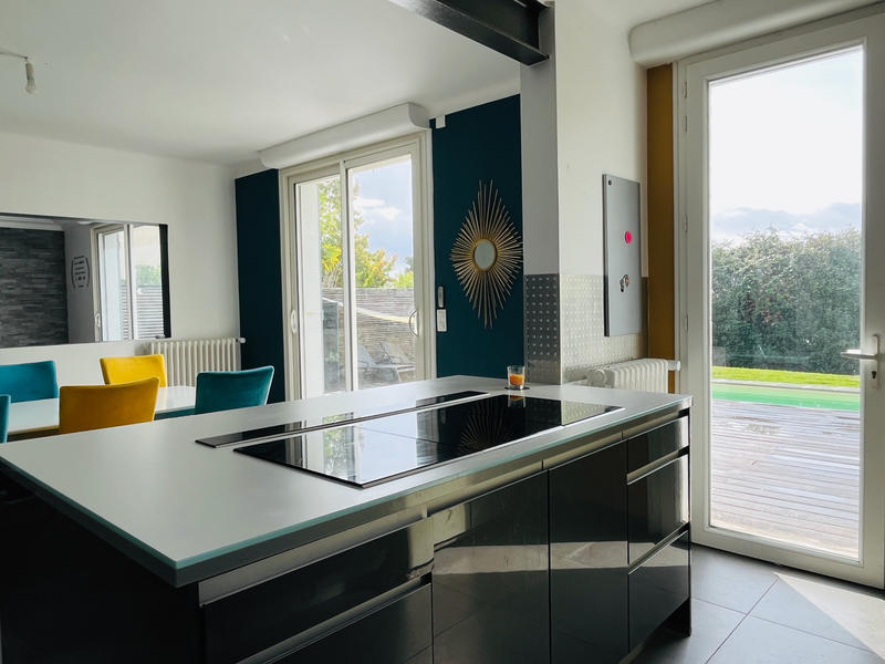 Maison - 196 m² - 9 pièces