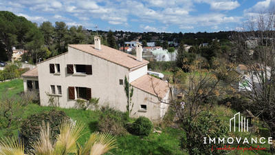 Maison traditionnelle - 158 m² - 6 pièces