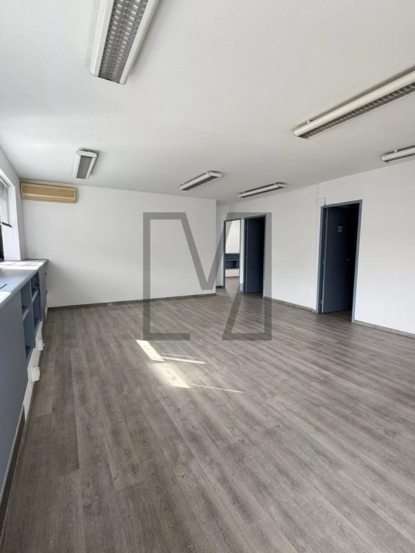 Local d'activités - 94 m² - 4 pièces
