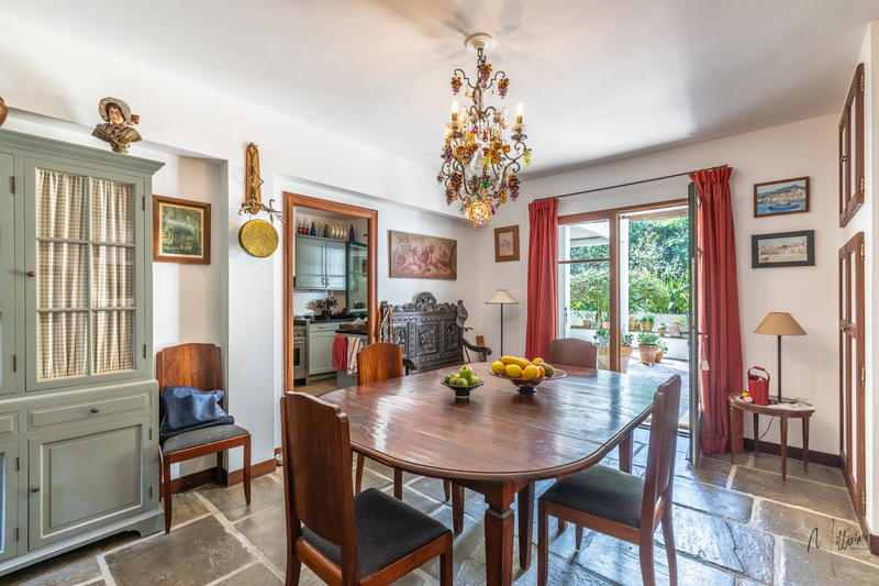 Maison - 209 m² - 6 pièces