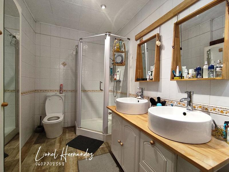 Maison - 220 m² - 7 pièces