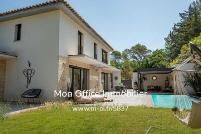 Maison - 180 m² - 5 pièces