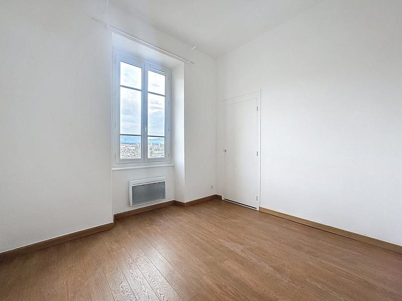 Appartement - 97 m² - 5 pièces