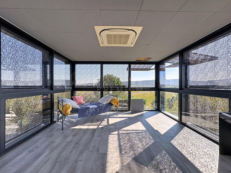 Maison - 242 m² - 7 pièces