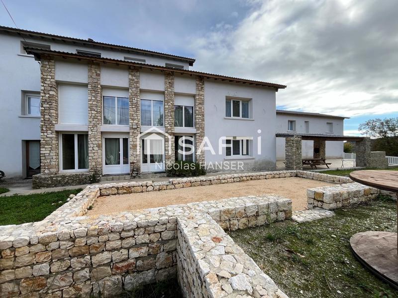 Maison - 717 m² - 21 pièces