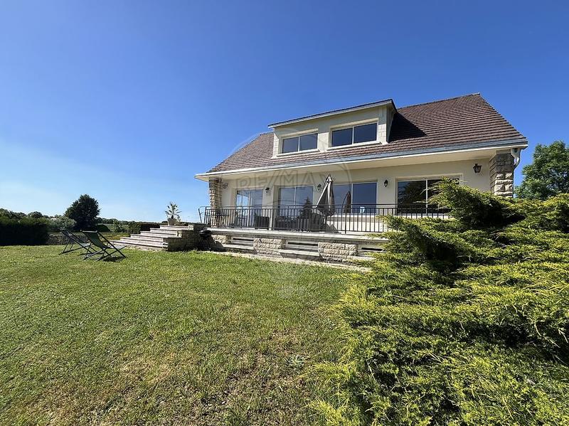 Maison - 140 m² - 8 pièces