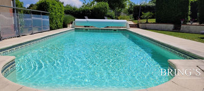 Maison - 222 m² - 9 pièces