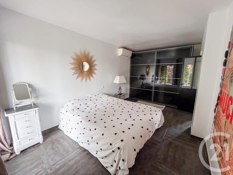 Maison - 234 m² - 6 pièces