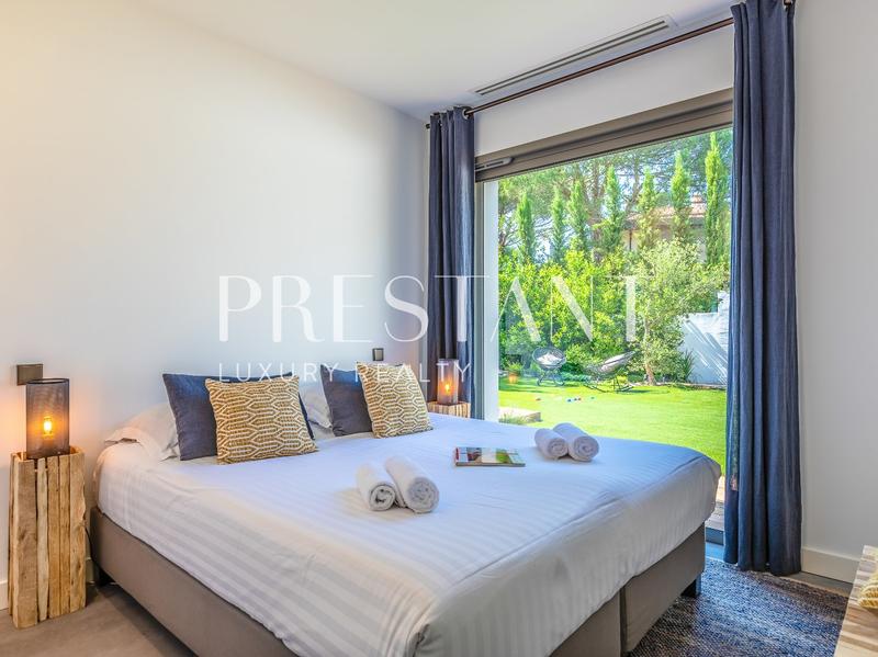 Maison - 265 m² - 9 pièces