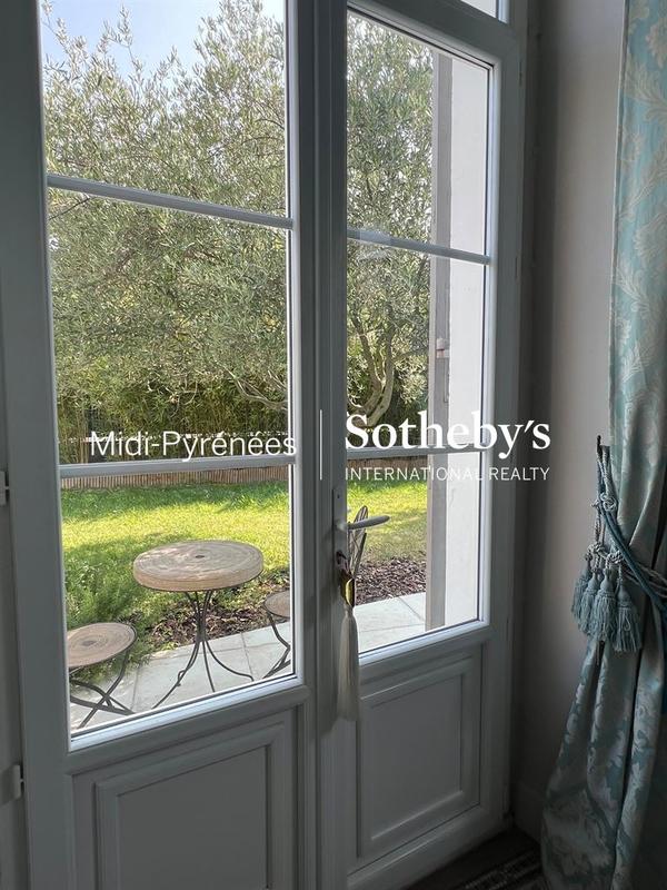 Maison - 465 m² - 10 pièces