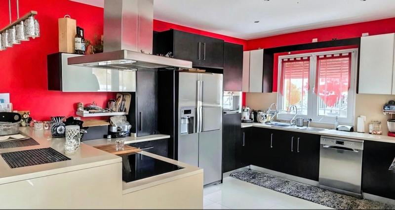 Maison - 246 m² - 11 pièces