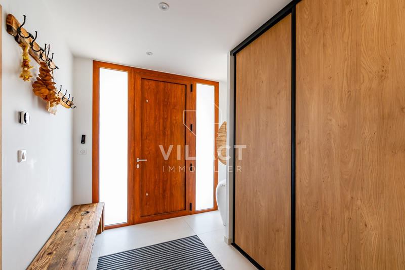 Maison contemporaine - 210 m² - 7 pièces