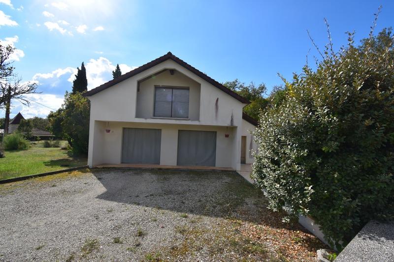 Propriété - 240 m² - 6 pièces