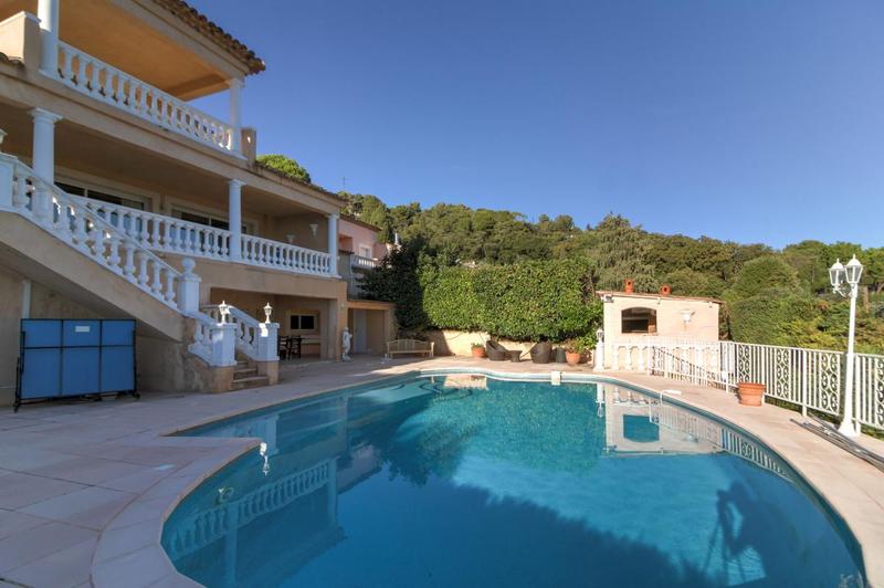 Villa - 378 m² - 10 pièces