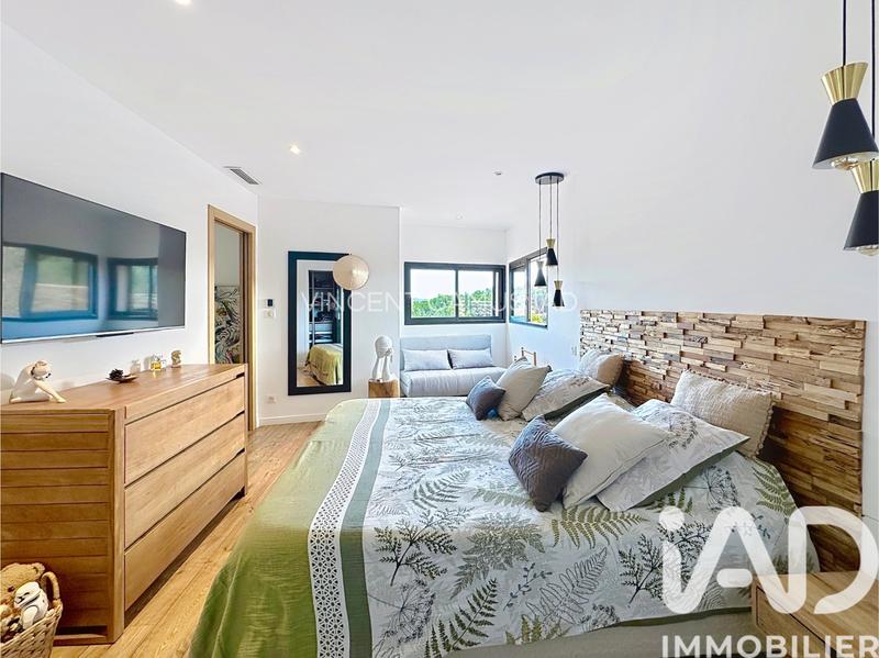 Maison - 221 m² - 7 pièces