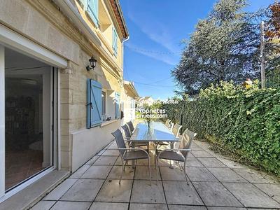 Maison - 210 m² - 8 pièces