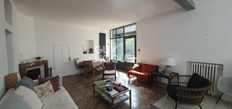 Maison - 260 m² - 7 pièces