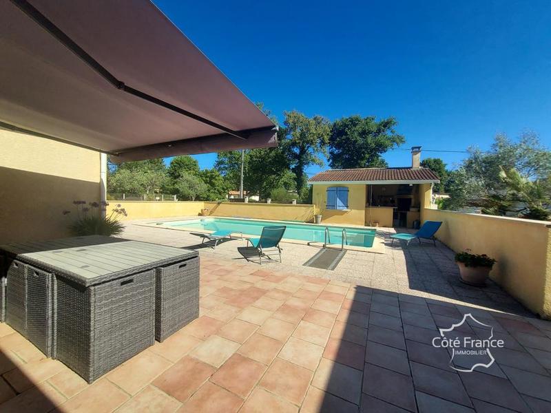 Propriété - 180 m² - 7 pièces